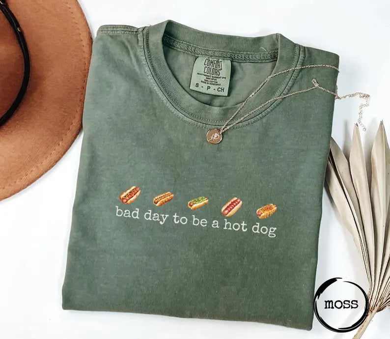Funny Hot Dog T-Shirt | Retro Graphic Tee with Food Emoji for Summer BBQ Lovers