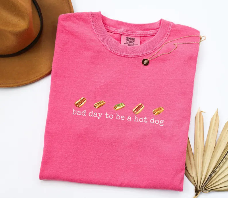 Funny Hot Dog T-Shirt | Retro Graphic Tee with Food Emoji for Summer BBQ Lovers