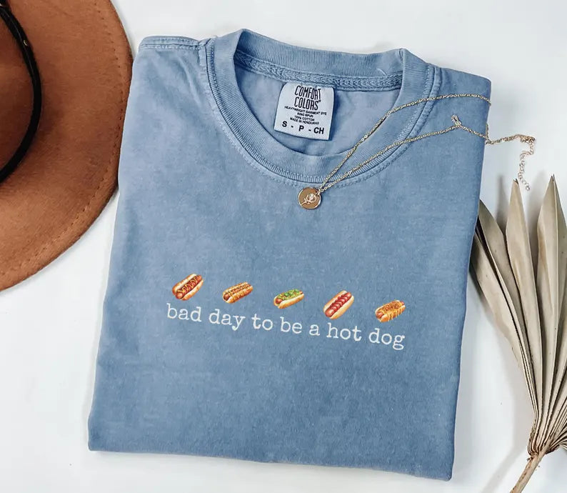 Funny Hot Dog T-Shirt | Retro Graphic Tee with Food Emoji for Summer BBQ Lovers