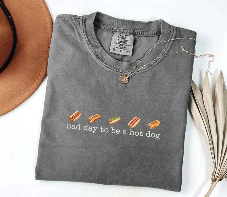 Funny Hot Dog T-Shirt | Retro Graphic Tee with Food Emoji for Summer BBQ Lovers